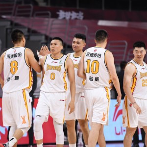 九州体育-陕西男篮不负众望击败北京队，展现实力强劲(陕西男篮不负众望击败北京队,展现实力强劲的球员)