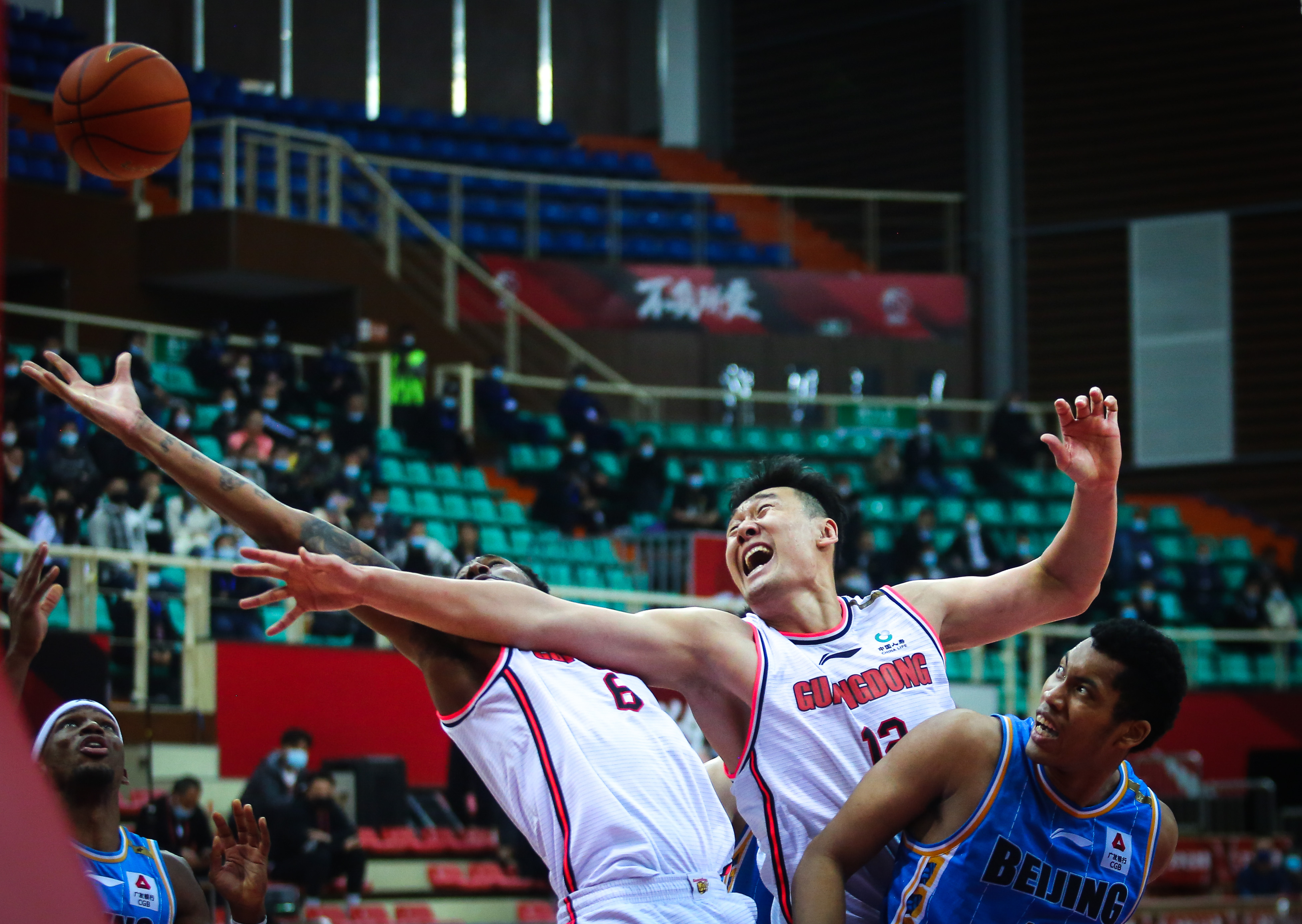 老鹰队全员共同努力，斩获胜利展现团队力量(老鹰队百度百科)