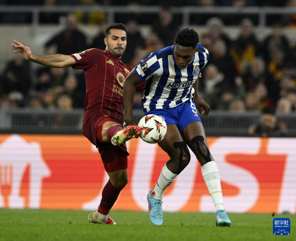 阿贾克斯不敌罗马，在欧联杯四分之一决赛中出局(阿贾克斯对阵罗马)