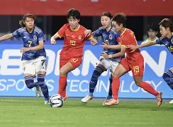 警察注视女生溺亡被停职